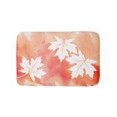 Moderne Korallenwasserfarbe und Blätter aus weißem Badematte (Vorderseite)