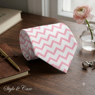 Moderne Krawatte mit Chevron-Design in Pink und We
