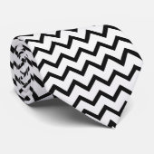 Moderne Krawatte mit Chevron-Design in Schwarz-Wei (Gerollt)