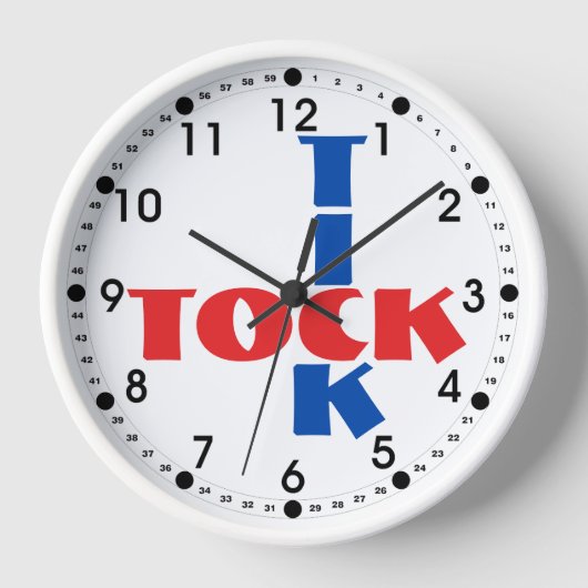 Moderne Kreuzworträtmuster Tick Tock Typografie Wanduhr (Vorderseite)
