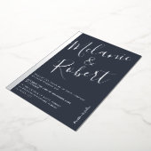 Moderne kühle blaue Hochzeit Foto Silberstreifen Folieneinladung (Gedreht)