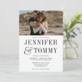 Moderne kühle Fall Schwarz-weiße Hochzeit des Foto Einladung (Stehend Vorderseite)