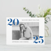 Moderne, kühne 2025 Blue Foto Graduation Party Einladung (Stehend Vorderseite)