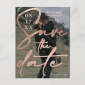 Moderne, kühne Rose Goldskript Save the Date Foto Postkarte (Vorderseite)