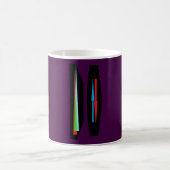 Moderne Kunstpunkte und Pfeile auf dunklen lila Kaffeetasse (Mittel)