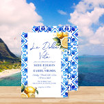 Moderne La Dolce Vita Italia Lemon Wedding Einladung<br><div class="desc">Transport Sie Ihre Gäste zu den sonnenverwöhnten Küsten der mediterranen italienischen blauen und weißen La Dolce Vita Hochzeitseinladung, inspiriert von der zeitlosen Schönheit der mediterranen Kacheln und dem frischen Frische der italienischen Zitronen. Dieses Design verbindet die klassische Eleganz der aufwändigen Fliesenmuster mit dem lebhaften Charme der handbemalten Zitronenmotive und schafft...</div>