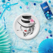 Moderne Lady mit Hutpapier-Tellern Pappteller (Party)