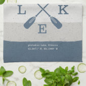 Moderne Lake House Custom Coordinates Geschirrtuch (Gefaltet)