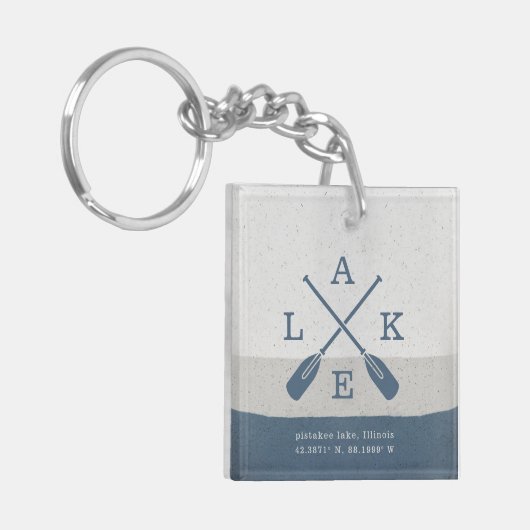 Moderne Lake House Custom Coordinates Schlüsselanhänger (Vorderseite links)