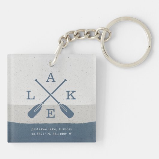 Moderne Lake House Custom Coordinates Schlüsselanhänger (Rückseite)