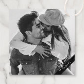 Moderne Lässige Hochzeit in Schwarz und Weiß Geschenkanhänger (Rückseite)