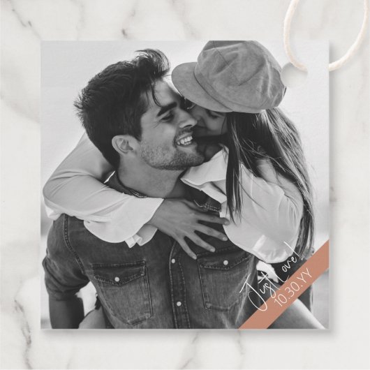 Moderne Lässige Terra Cotta Wedding Geschenkanhänger (Rückseite)