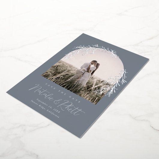 Moderne Laurel Leaf Archway Wedding retten das Dat Folieneinladung (Gedreht)