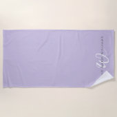 Moderne Lavendel Weiße Schrift Monogramm Strandtuch (Vorderseite)