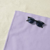 Moderne Lavendel Weiße Schrift Monogramm Strandtuch (Beispiel)