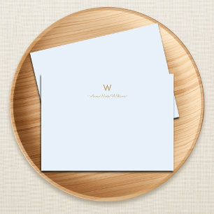 Moderne leichte staubblaue Goldschrift-Monogramm Mitteilungskarte