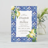 Moderne Lemon Foliage Blue Mediterrane Hochzeit Einladung (Stehend Vorderseite)