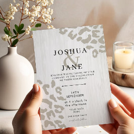 Moderne Leopard Print Neutral Wedding Einladung