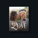 Moderne Liebe Benutzerdefinierte Hochzeitsfoto-Paa Leinwanddruck<br><div class="desc">Verwandeln Sie Ihr Lieblings-Hochzeits- oder Verlobungsfoto in ein atemberaubendes Wandkunstwerk mit diesem modernen Love Custom Wedding Photo Couples Monogram Canvas Print. Entworfen mit sauberen Linien, moderner Typografie und einem eleganten Monogramm, verwandelt diese Leinwand Ihren besonderen Moment in ein bedeutungsvolles Dekorationsstück, das elegant, intim und für immer stilvoll wirkt. Ob in...</div>