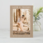 Moderne Liebe dank Wedding Foto Kraft Dankeskarte (Stehend Vorderseite)