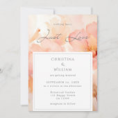 Moderne Liebe Peach floral Wedding QR Code Einladung (Vorderseite)