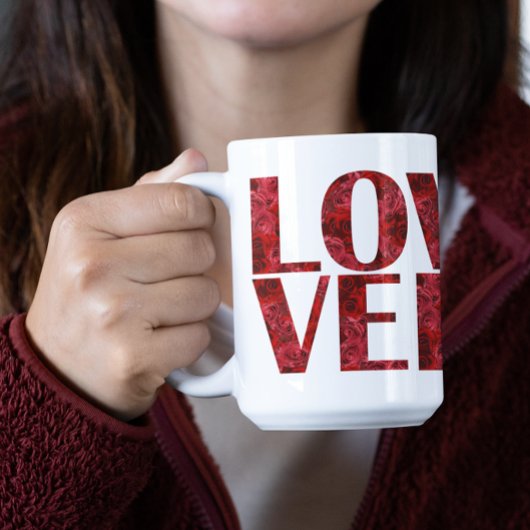 Moderne LIEBE Tasse mit Rote Rosen Typografie