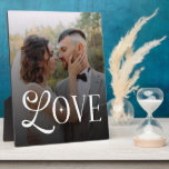 Moderne Liebes Hochzeitsfotos Paare Fotoplatte<br><div class="desc">Feiern Sie Ihre Liebe auf moderne Weise mit diesem Moderne Liebe Benutzerdefinierte Hochzeitsfoto-Paar-Monogramm-Plakette — einem personalisierten Erinnerungsstück,  das Ihren bedeutendsten Moment zeigt. Es zeigt Ihr Lieblings-Paar-Foto,  kombiniert mit einem sauberen,  eleganten Monogramm,  und verwandelt Ihre Liebesgeschichte in ein zeitloses Dekorationsstück.</div>