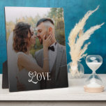 Moderne Liebeshochzeitsfotos Paare Fotoplatte<br><div class="desc">Feiern Sie Ihre Liebe auf moderne Weise mit diesem Moderne Liebe Benutzerdefiniertes Hochzeitsfoto-Paar-Monogramm-Schild — einem personalisierten Erinnerungsstück,  das Ihren bedeutendsten Moment zeigt. Es zeigt Ihr Lieblings-Paar-Foto,  kombiniert mit einem sauberen,  eleganten Monogramm,  und verwandelt Ihre Liebesgeschichte in ein zeitloses Dekorationsstück.</div>
