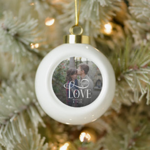 Moderne Liebesschrift Individuelle Verlobungsfoto  Keramik Kugel-Ornament