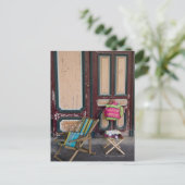 Moderne Liegestühle und Strandtaschen zum Verkauf Postkarte (Stehend Vorderseite)