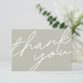 Moderne Light Sage Green Calligraphy Script Weddin Dankeskarte (Stehend Vorderseite)