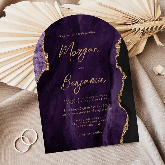 Moderne Lila Agate Chic Script Arch Form Hochzeit Einladung