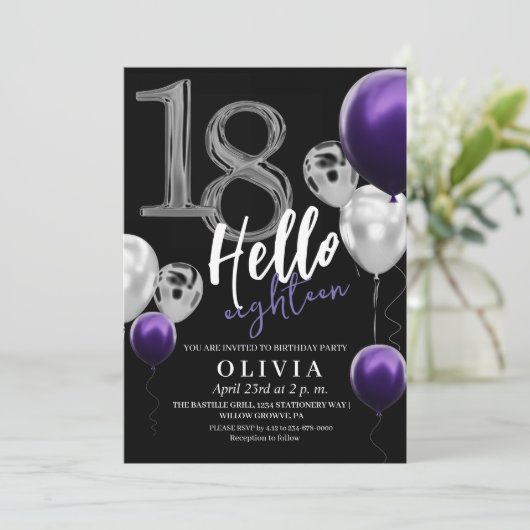 Moderne Lila Balloons aus schwarzem Silber zum 18. Einladung (Stehend Vorderseite)