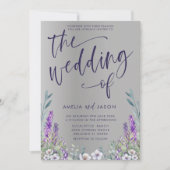 Moderne Lila Blumen- und Silbermetallische Hochzei Einladung (Vorderseite)