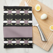 Moderne lila Blumen und Streifen Geschirrtuch (Viertel Falte)