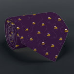 Moderne Lila-gelbe Biene Nahtloses Muster Krawatte<br><div class="desc">Stell dich mit dieser Niedlichen Lila,  gelben Bienen Nahtlose Muster-Krawatte heraus. Ideal für Abschlüsse,  Geburtstage,  Arbeiten und jede Art von Feierlichkeiten. Macht auch ein gutes Geschenk.</div>