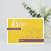 Moderne lila-gelbe Hochzeit minimal RSVP Karte (Stehend Vorderseite)