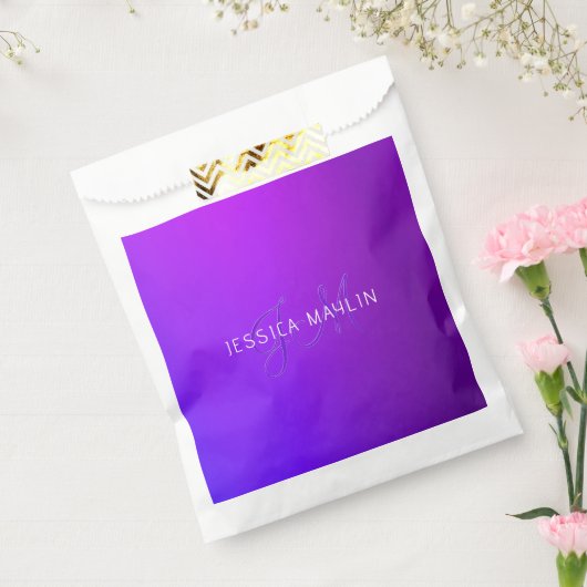 Moderne Lila Gradientenbezeichnung und Monogramm Geschenktütchen (Versiegelt)