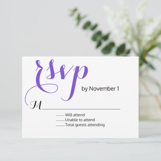 Moderne Lila Hochzeitskarte RSVP Karte (Stehend Vorderseite)