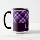 Moderne Lila Karierte Monogram 15 oz Tasse (Links)