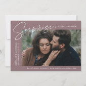 Moderne Lila Mauve Surprise Foto Verlobung Ankündigung (Vorderseite)