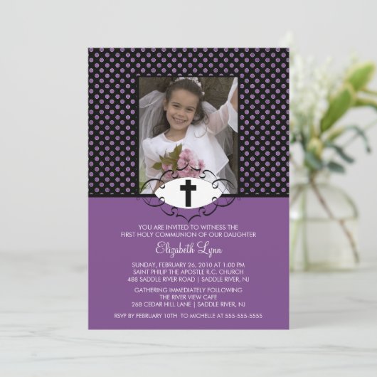 Moderne Lila Polka Dots Erste Kommunionisation Einladung (Stehend Vorderseite)