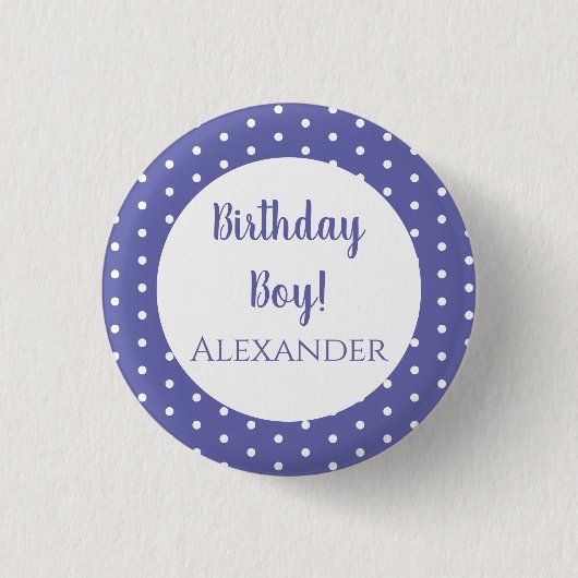 Moderne Lila Polka Dots Name Birthday Boy Button (Vorderseite)
