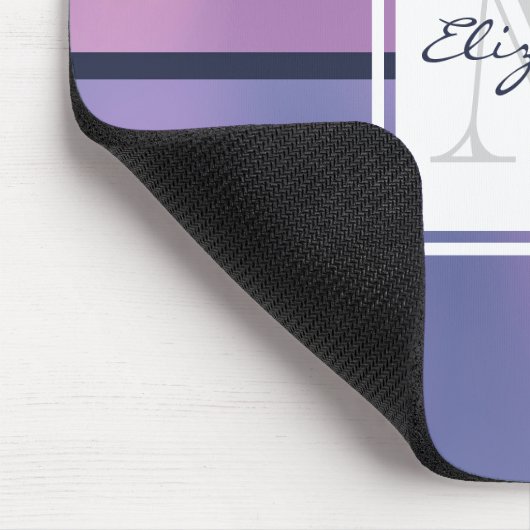 Moderne Lila-rosa Abstrakte Monogramm Mousepad (Ecke)