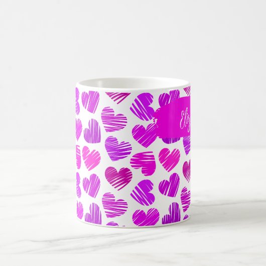 Moderne Lila rosa Doodled Hearts Valentine Name Kaffeetasse (Mittel)