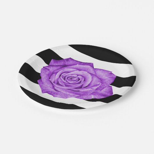 Moderne Lila Rose Schwarz-weiß gestreifte Hochzeit Pappteller (Schrägansicht)