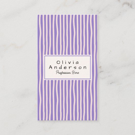 Moderne Lila Stripes Trendy QR Code Visitenkarte (Vorderseite)