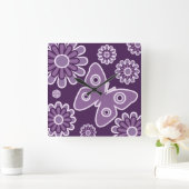 Moderne Lila und Lavendelblütenschmetterlinge Quadratische Wanduhr (Zuhause)