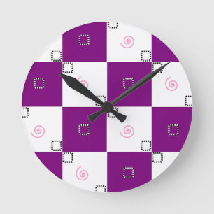 Moderne lila und rosa geometrische Schachbrettmust Runde Wanduhr