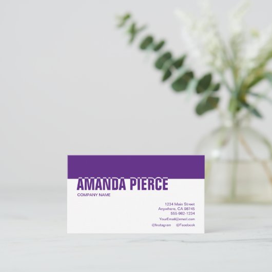 Moderne Lila und weiße soziale Medien Visitenkarte (Stehend Vorderseite)
